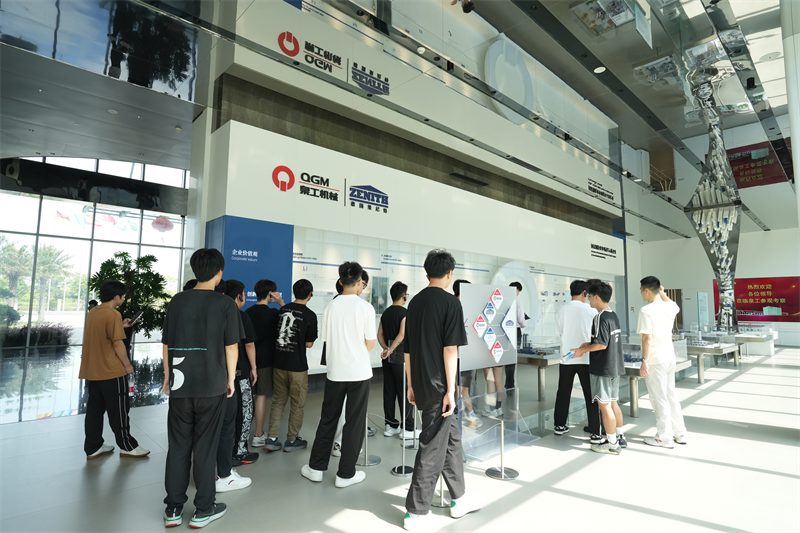Kalkinimo profesinis universitetas lankėsi Fujian Quangong Machinery Co.,Ltd dėl darbo tobulinimo programos.
