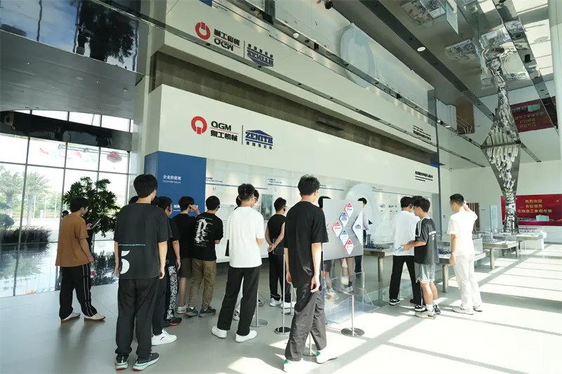 Kalkinimo profesinis universitetas lankėsi Fujian Quangong Machinery Co.,Ltd dėl darbo tobulinimo programos.