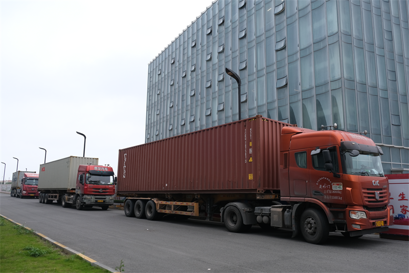 QGM plytų gamybos mašinos, išsiųstos į Artimuosius Rytus, padedančios regioninei statybai žengti naują žingsnį į priekį