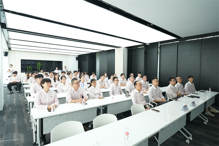 QGM: Karinio parado stebėjimas kartu ir jėgų kaupimas pažangai