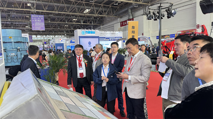 Auksinio rudens susirinkimas, kuriame kalbama apie išmaniąją gamybą, Quangong stiprybė sukuria blizgesį