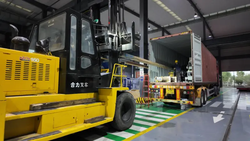 Didžiuliai laivai kelia pasitikėjimą, o sumaniai pagaminta įranga keliauja į paskirties vietas visame pasaulyje.