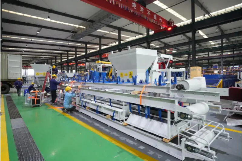 Pavasaris yra puikus metas sunkiam darbui ir pažangai. „Quangong Machinery Co., Ltd.“ užsiima prekių gabenimu į užsienį.