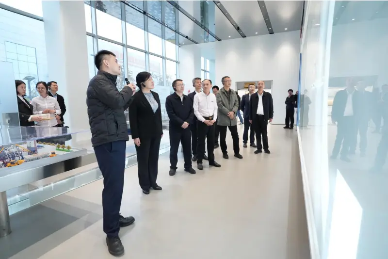 Nacionalinės plėtros ir reformų komisijos (NDRC) Privataus ūkio biuro generalinio direktoriaus pavaduotojas Liu Minas ir jo delegacija lankėsi Quangong Machinery Co., Ltd., kur surengė apžiūrą ir tyrimą.