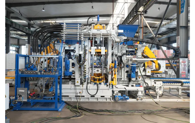 „Quangong Machine ZN900-2“ plytų gamybos linija: pasitelkus intelektą, sukuriant naują efektyvios ir ekologiškos plytų gamybos etaloną