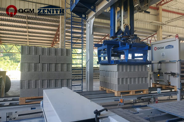 QGM NAUJA ZN900C automatinė betoninių blokelių gamybos mašina Hondūre