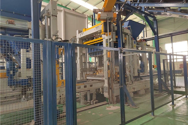 Pradėtas eksploatuoti Zenith1500-2 betono blokelių staklių projektas, padedantis Malio savivaldybės statybai